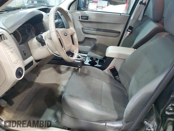 2011 Ford Escape XLS z VIN 1FMCU9C77BKC43662, wystawiony jako Copart lot #51779335 z przebiegiem 104 548 mil mil oraz Szkoda całkowita • Salvage title. Historia ofert i sprzedaży dostępna na DreamBid. Obrazek 7.