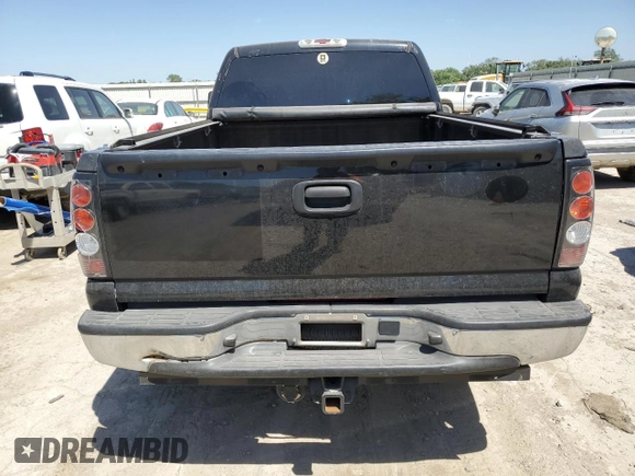 2003 Chevrolet Silverado 1500HD LS z VIN 1GCGC13U33F194292, wystawiony jako Copart lot #57865835 z przebiegiem 237 989 mil mil oraz Szkoda całkowita • Salvage title. Historia ofert i sprzedaży dostępna na DreamBid. Obrazek 6.