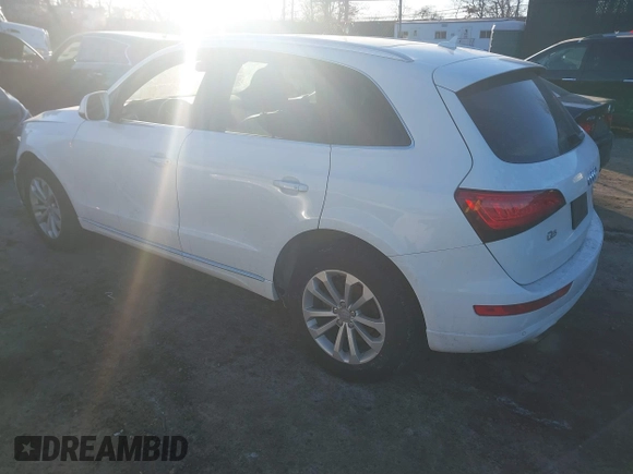 2014 Audi Q5 Premium Plus with VIN WA1LFAFP7EA106060, listed as a IAAI auction lot 41444016 with 106,183 mi miles. Bid and sale history available at carsss.com. Image 3.