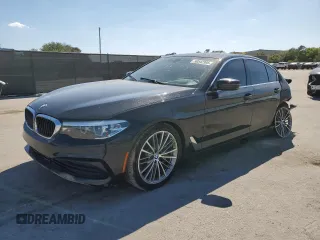 2019 BMW 5 Series 530i z VIN WBAJA5C58KWW40976, wystawiony jako Copart lot #50542995 z przebiegiem 81 707 mil mil oraz Szkoda całkowita • Salvage title. Historia ofert i sprzedaży dostępna na DreamBid. Obrazek 1.