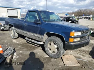1998 Chevrolet Silverado 1500 with VIN 1GCEK14R3WZ215181, listed as a Copart auction lot 41839755 with 151,190 mi miles and Salvage Title. Bid and sale history available at DreamBid. Image 4.