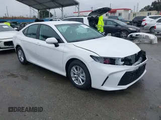 2025 Toyota Camry LE z VIN 4T1DAACK5SU107117, wystawiony jako IAAI lot #41793839 z przebiegiem 284 mil mil oraz . Historia ofert i sprzedaży dostępna na DreamBid. Obrazek 1.