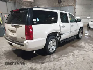 2013 GMC Yukon XL SLT with VIN 1GKS2KE76DR370332, listed as a IAAI auction lot 41646274 with 171,759 mi miles. Bid and sale history available at carsss.com. Image 4.