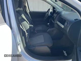 2016 Jeep Compass Sport SE z VIN 1C4NJCBA3GD568160, wystawiony jako Copart lot #85897464 z przebiegiem 174 378 mil mil oraz Czysty tytuł • Clean title. Historia ofert i sprzedaży dostępna na DreamBid. Obrazek 5.