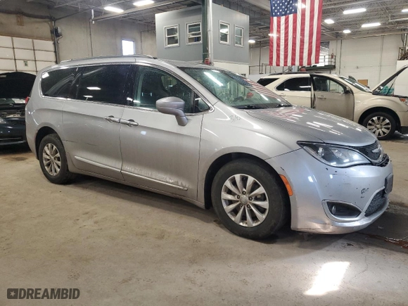 2017 Chrysler Pacifica Touring-L with VIN 2C4RC1BG7HR543877, listed as a Copart auction lot 46638155 with NaN miles and Salvage Title. Bid and sale history available at carsss.com. Image 4.