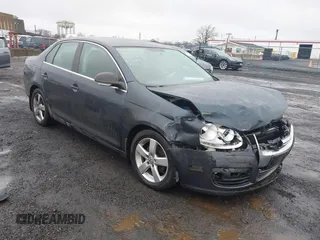 2009 Volkswagen Jetta Sedan SE with VIN 3VWRZ71K49M016683, listed as a IAAI auction lot 41530644 with 106,148 mi miles. Bid and sale history available at carsss.com. Image 1.