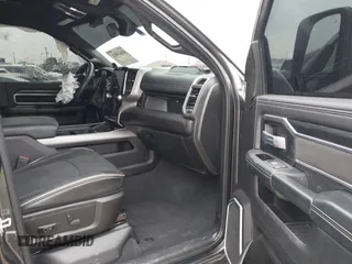 2024 Ram 2500 Laramie z VIN 3C6UR5FL1RG142556, wystawiony jako IAAI lot #41428812 z przebiegiem 42 004 mil mil oraz . Historia ofert i sprzedaży dostępna na DreamBid. Obrazek 5.