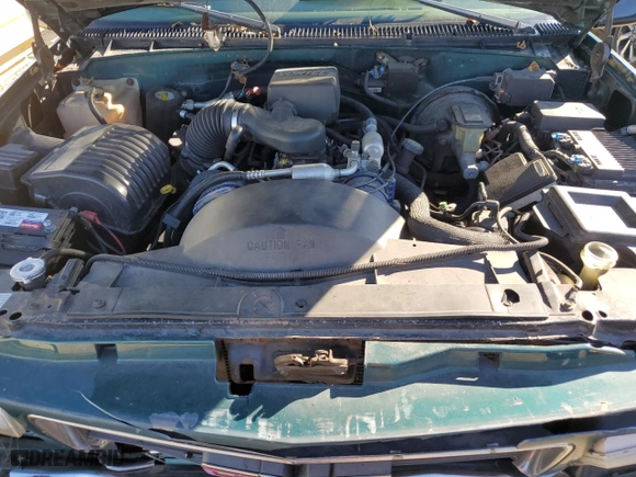 1998 Chevrolet Tahoe with VIN 3GNEK18R1WG135184, listed as a Copart auction lot 77635704 with 225,016 mi miles and Salvage Title. Bid and sale history available at carsss.com. Image 11.