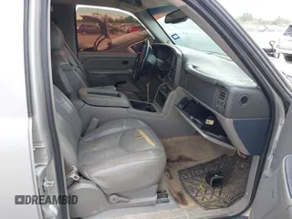 2005 Chevrolet Tahoe LT with VIN 1GNEC13T45J212286, listed as a IAAI auction lot 42704610 with 195,479 mi miles and . Bid and sale history available at DreamBid. Image 5.