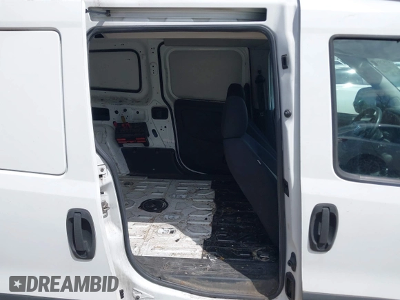 2017 Ram ProMaster City Cargo Tradesman z VIN ZFBERFAB7H6F14411, wystawiony jako IAAI lot #41929544 z przebiegiem 318 038 mil mil oraz . Historia ofert i sprzedaży dostępna na DreamBid. Obrazek 8.