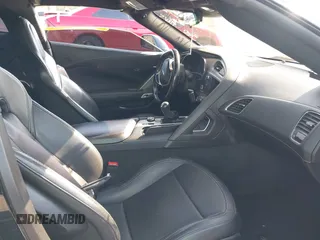 2017 Chevrolet Corvette 1LT z VIN 1G1YA2D74H5119714, wystawiony jako IAAI lot #42156867 z przebiegiem 54 761 mil mil oraz . Historia ofert i sprzedaży dostępna na DreamBid. Obrazek 5.