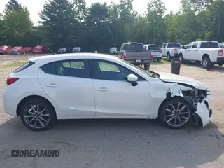 2018 Mazda 3 Touring z VIN 3MZBN1L35JM210093, wystawiony jako IAAI lot #39810891 z przebiegiem 110 052 mil mil oraz . Historia ofert i sprzedaży dostępna na DreamBid. Obrazek 13.