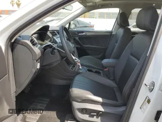 2024 Volkswagen Tiguan SE z VIN 3VVNB7AX3RM099753, wystawiony jako Copart lot #58601645 z przebiegiem 6 170 mil mil oraz Szkoda całkowita • Salvage title. Historia ofert i sprzedaży dostępna na DreamBid. Obrazek 7.