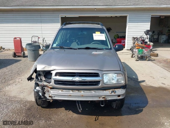 2002 Chevrolet Tracker with VIN 2CNBJ13C026911257, listed as a IAAI auction lot 41760465 with NaN miles. Bid and sale history available at carsss.com. Image 13.