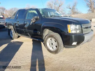 2008 Chevrolet Avalanche LS with VIN 3GNFK12318G149856, listed as a IAAI auction lot 41435274 with 216,734 mi miles. Bid and sale history available at carsss.com. Image 1.