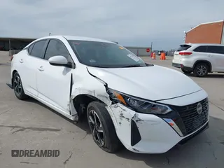 2024 Nissan Sentra SV z VIN 3N1AB8CV9RY277823, wystawiony jako IAAI lot #41774186 z przebiegiem 20 779 mil mil oraz . Historia ofert i sprzedaży dostępna na DreamBid. Obrazek 1.