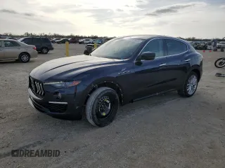 2022 Maserati Levante GT with VIN ZN661XUA1NX398867, listed as a Copart auction lot 37395284 with 18,539 mi miles. Bid and sale history available at carsss.com. Image 1.