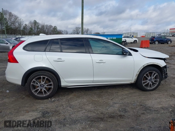 2015 Volvo V60 Cross Country T5 with VIN YV4612HK7F1001607, listed as a IAAI auction lot 41216339 with 138,069 mi miles. Bid and sale history available at carsss.com. Image 14.