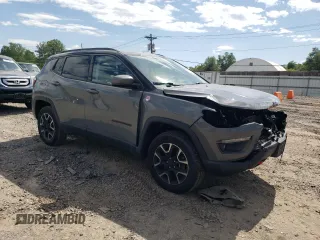 2019 Jeep Compass Trailhawk z VIN 3C4NJDDB3KT704317, wystawiony jako Copart lot #57116635 z przebiegiem 43 323 mil mil oraz Szkoda całkowita • Salvage title. Historia ofert i sprzedaży dostępna na DreamBid. Obrazek 4.