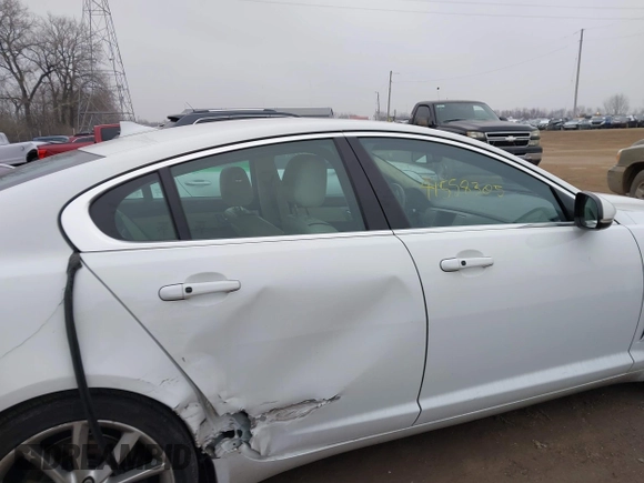2015 Jaguar XF V6 Portfolio with VIN SAJWJ0FF2F8U59934, listed as a IAAI auction lot 41558305 with 120,219 mi miles. Bid and sale history available at carsss.com. Image 13.