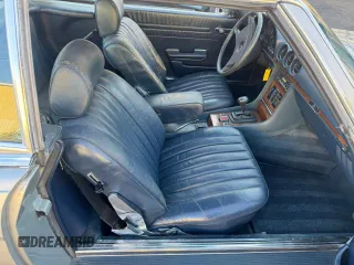 1981 Mercedes-Benz 380 SL z VIN WDBBA45A3BB007951, wystawiony jako Copart lot #60177805 z przebiegiem 89 643 mil mil oraz Czysty tytuł • Clean title. Historia ofert i sprzedaży dostępna na DreamBid. Obrazek 5.