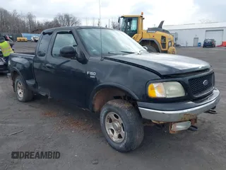 2003 Ford F-150 z VIN 1FTRX08W23KC32829, wystawiony jako IAAI lot #41888948 z przebiegiem 104 592 mil mil oraz . Historia ofert i sprzedaży dostępna na DreamBid. Obrazek 1.