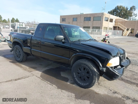 2001 GMC Sonoma SLS w/1SH Pkg with VIN 1GTDT19W018197275, listed as a IAAI auction lot 41604084 with 157,102 mi miles. Bid and sale history available at carsss.com. Image 1.