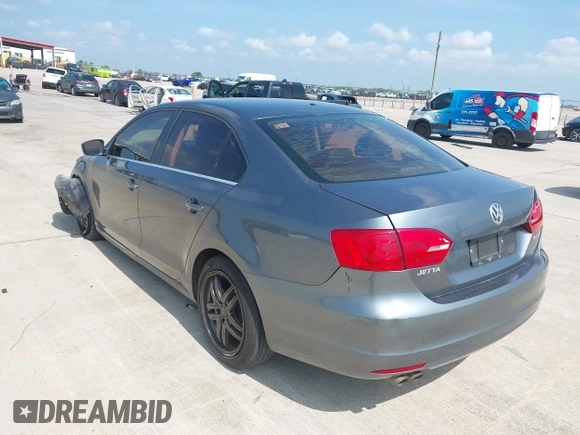 2013 Volkswagen Jetta SE с VIN 3VWDP7AJ7DM405611, выставлен на аукционе IAAI как лот 42189567 с пробегом 184 654 миль миль и . История ставок и продаж доступна на DreamBid. Изображение 3.