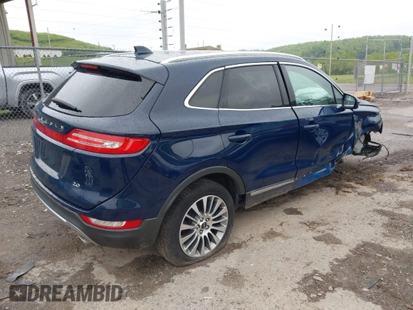 2018 Lincoln MKC Reserve z VIN 5LMCJ3D91JUL28728, wystawiony jako IAAI lot #42196869 z przebiegiem 60 541 mil mil oraz . Historia ofert i sprzedaży dostępna na DreamBid. Obrazek 4.