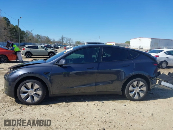 2024 Tesla Model Y Long Range z VIN 7SAYGDEE8RA262082, wystawiony jako IAAI lot #41834216 z przebiegiem 11 536 mil mil oraz . Historia ofert i sprzedaży dostępna na DreamBid. Obrazek 15.