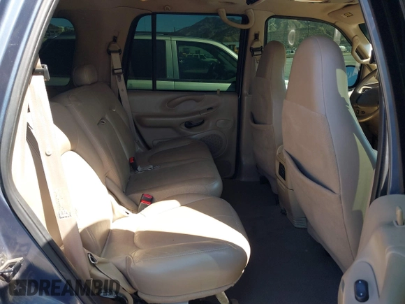 2000 Ford Expedition XLT with VIN 1FMRU1561YLB33693, listed as a IAAI auction lot 41840412 with 1 mi miles. Bid and sale history available at carsss.com. Image 8.