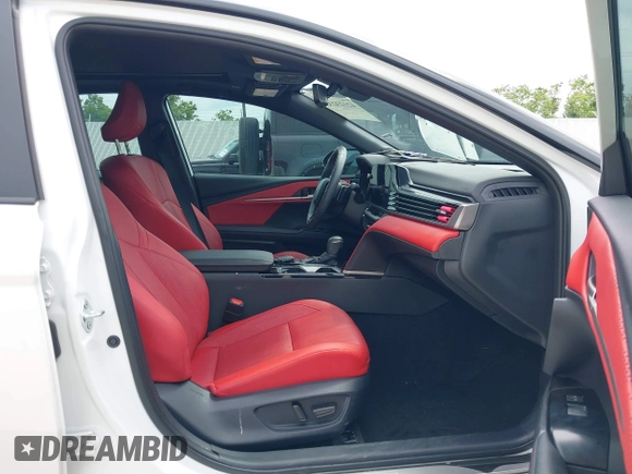 2025 Toyota Camry LE z VIN 4T1DAACK2SU016483, wystawiony jako IAAI lot #42123233 z przebiegiem 19 686 mil mil oraz . Historia ofert i sprzedaży dostępna na DreamBid. Obrazek 5.