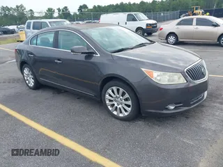 2013 Buick LaCrosse Leather z VIN 1G4GC5E35DF295116, wystawiony jako IAAI lot #42652679 z przebiegiem 132 218 mil mil oraz . Historia ofert i sprzedaży dostępna na DreamBid. Obrazek 1.