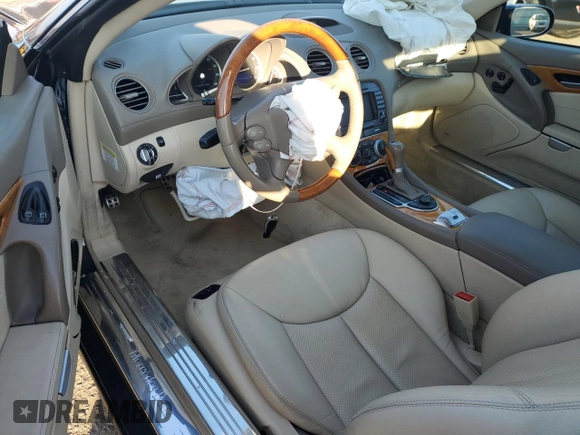 2007 Mercedes-Benz SL 550 z VIN WDBSK71FX7F134907, wystawiony jako Copart lot #51100175 z przebiegiem 133 355 mil mil oraz Szkoda całkowita • Salvage title. Historia ofert i sprzedaży dostępna na DreamBid. Obrazek 8.