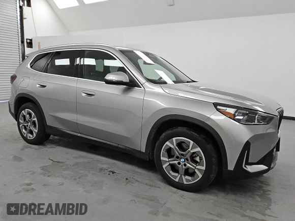 2023 BMW X1 xDrive28i with VIN WBX73EF00P5X84545, listed as a Copart auction lot 49742915 with 26,905 mi miles and Clean Title. Bid and sale history available at DreamBid. Image 4.