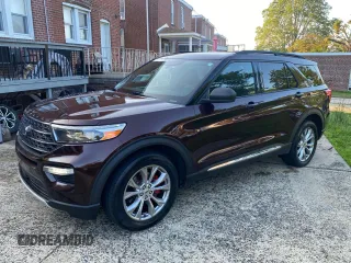 2020 Ford Explorer XLT z VIN 1FMSK8DHXLGA13413, wystawiony jako Copart lot #58803685 z przebiegiem 107 525 mil mil oraz Tytuł czysty. Historia ofert i sprzedaży dostępna na DreamBid. Obrazek 2.