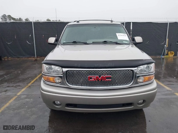2005 GMC Yukon XL Denali with VIN 1GKFK66U45J189596, listed as a IAAI auction lot 41565628 with NaN miles. Bid and sale history available at carsss.com. Image 12.