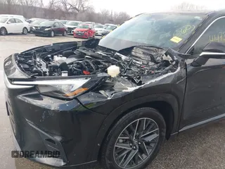 2024 Lexus TX 350 z VIN 5TDAAAB6XRS009811, wystawiony jako IAAI lot #41473196 z przebiegiem 8 781 mil mil oraz . Historia ofert i sprzedaży dostępna na DreamBid. Obrazek 6.