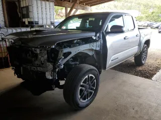 2024 Toyota Tacoma SR5 z VIN 3TYLB5JN2RT006749, wystawiony jako Copart lot #52979985 z przebiegiem 8 101 mil mil oraz Nie do naprawy • Non repairable. Historia ofert i sprzedaży dostępna na DreamBid. Obrazek 1.