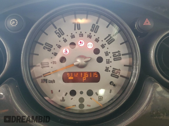 2004 MINI Hardtop with VIN WMWRC33474TJ58626, listed as a Copart auction lot 49226175 with 116,115 mi miles and Salvage Title. Bid and sale history available at DreamBid. Image 9.