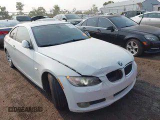 2008 BMW 3 Series 328i z VIN WBAWB33598P133515, wystawiony jako IAAI lot #42407628 z przebiegiem 166 808 mil mil oraz . Historia ofert i sprzedaży dostępna na DreamBid. Obrazek 1.