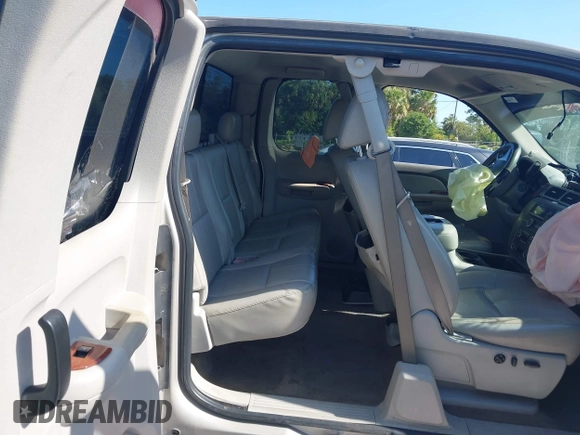 2007 GMC Sierra 2500HD SLT z VIN 1GTHK29667E565320, wystawiony jako IAAI lot #42128165 z przebiegiem 210 268 mil mil oraz . Historia ofert i sprzedaży dostępna na DreamBid. Obrazek 8.