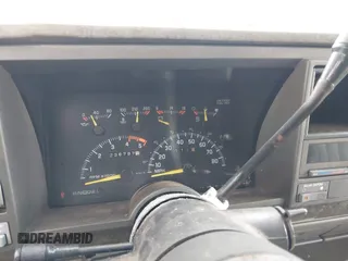 1994 GMC Sierra 1500 z VIN 2GTEK19K0R1559706, wystawiony jako IAAI lot #41906905 z przebiegiem 236 787 mil mil oraz . Historia ofert i sprzedaży dostępna na DreamBid. Obrazek 7.