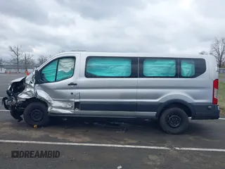2018 Ford Transit Passenger XL z VIN 1FBZX2ZM2JKB02141, wystawiony jako IAAI lot #41914073 z przebiegiem 103 718 mil mil oraz . Historia ofert i sprzedaży dostępna na DreamBid. Obrazek 14.