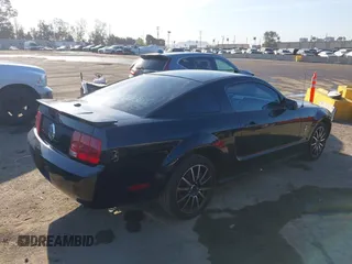 2008 Ford Mustang Deluxe with VIN 1ZVHT80NX85114958, listed as a IAAI auction lot 41806240 with 164,980 mi miles. Bid and sale history available at carsss.com. Image 4.