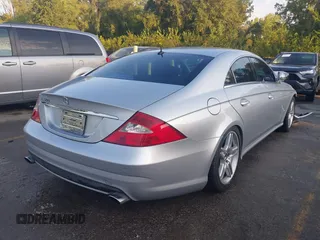 2006 Mercedes-Benz CLS-Class with VIN WDDDJ75X76A062548, listed as a IAAI auction lot 40212012 with 117,233 mi miles. Bid and sale history available at carsss.com. Image 4.