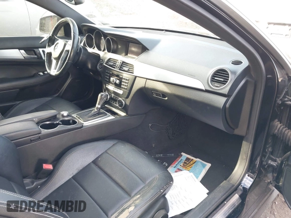 2015 Mercedes-Benz C-Class C 250 with VIN WDDGJ4HB4FG367188, listed as a IAAI auction lot 40912003 with 121,128 mi miles. Bid and sale history available at carsss.com. Image 5.