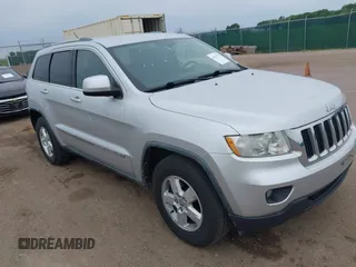 2011 Jeep Grand Cherokee Laredo z VIN 1J4RR4GG4BC561756, wystawiony jako IAAI lot #42427375 z przebiegiem 181 499 mil mil oraz . Historia ofert i sprzedaży dostępna na DreamBid. Obrazek 1.