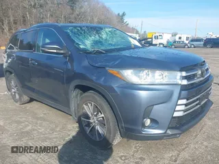 2019 Toyota Highlander SE z VIN 5TDJZRFHXKS950717, wystawiony jako IAAI lot #41866167 z przebiegiem 28 637 mil mil oraz . Historia ofert i sprzedaży dostępna na DreamBid. Obrazek 1.