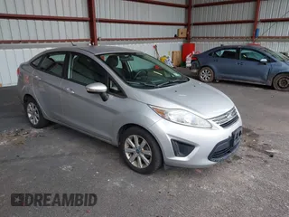 2013 Ford Fiesta SE with VIN 3FADP4BJ3DM173949, listed as a IAAI auction lot 40494276 with 141,061 mi miles. Bid and sale history available at carsss.com. Image 1.